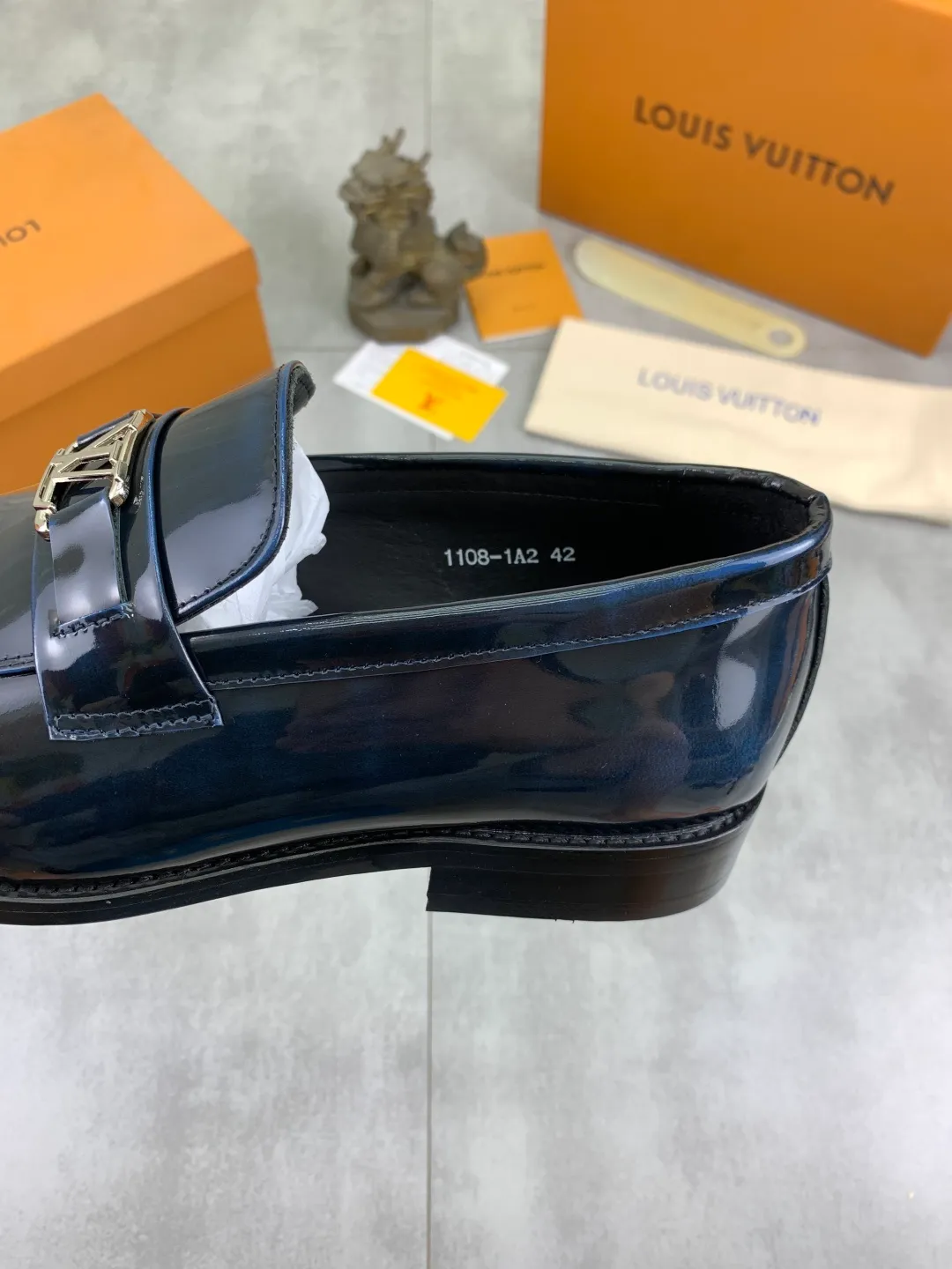 Men's shoes 💰P460💰[New model] Water-dyed cow lining 🆘 LV Louis Vuitton business leather shoes, made of original imported Italian 🇮🇹 calfskin, full cowhide lining, carefully handmade by professional shoemakers, the original version is specially designed for wear-resistant outsole. Standard code: 39-45 5️⃣color🉑️select